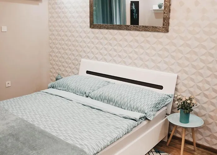 Nefelejcs بالاتوليلّي