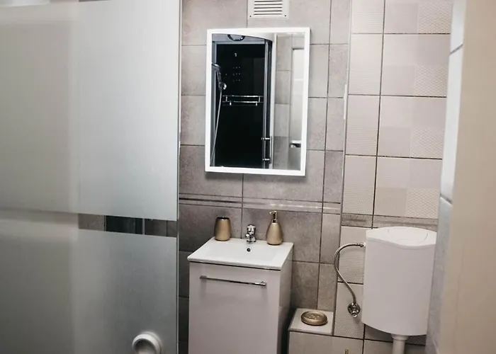 شقة Nefelejcs بالاتوليلّي