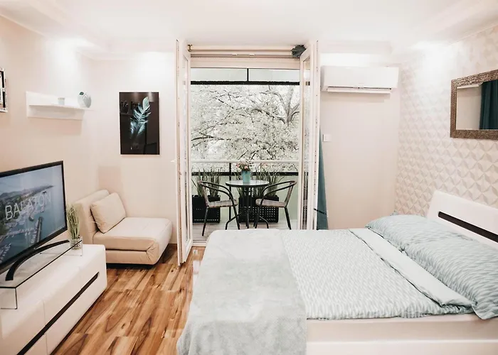 Nefelejcs بالاتوليلّي