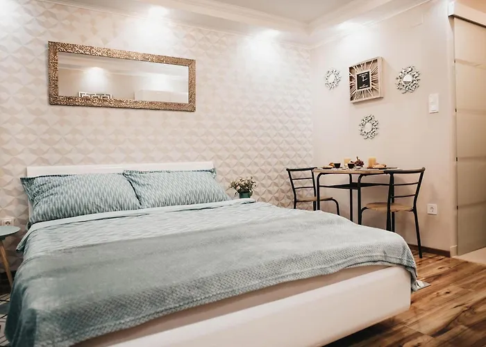 شقة Nefelejcs بالاتوليلّي